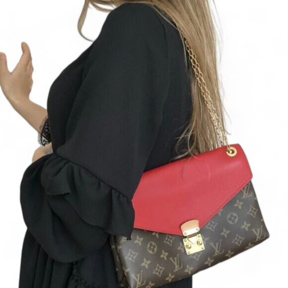 Louis Vuitton Handbags - 💎✨LUXURY✨💎Authentic Louis Vuitton Shoulder Bag